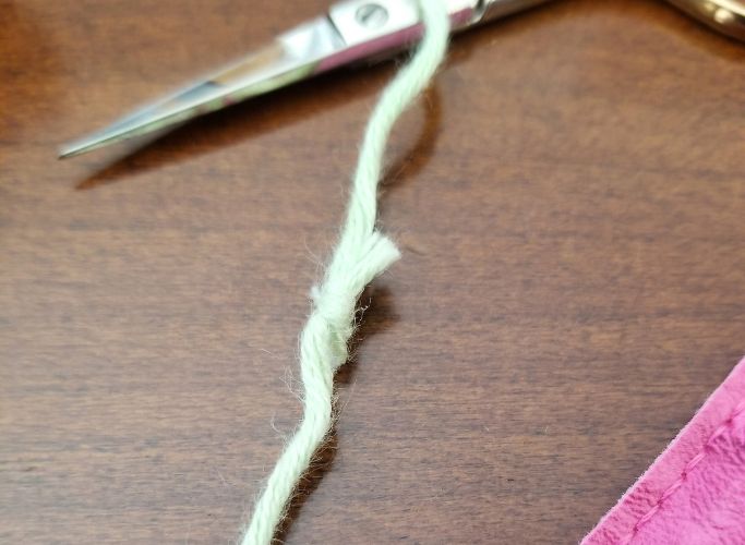 broken yarn tied back together